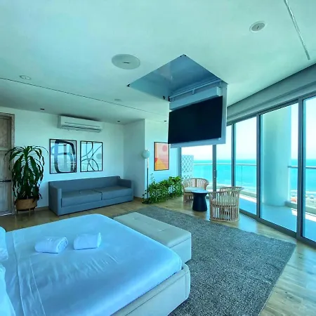 Stunning 3br With Sea View In Apartment